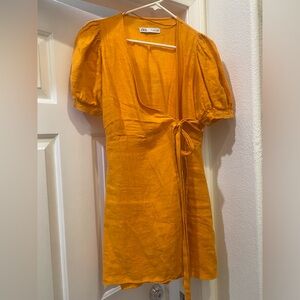 Zara - Orange mini dress with puffy sleeves